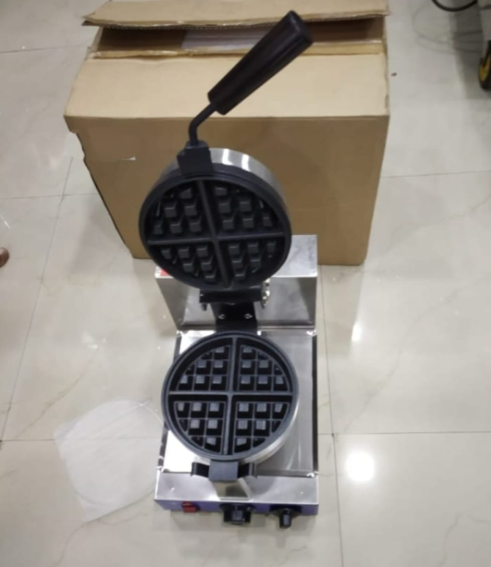 Electric rotating waffle maker
