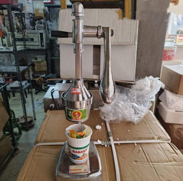 CHROME FINISH HAND PRESS JUICER